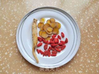 人参鹿茸炖鸡汤的做法步骤：3