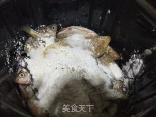 炸小鱼的做法步骤：3