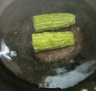 苦瓜包肉馅的做法步骤：2