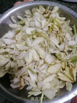 炒栀子花的做法步骤：3