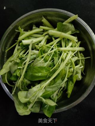蒜泥空心菜的做法步骤：1