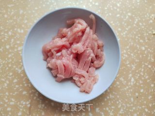 小竹笋炒肉的做法步骤：1