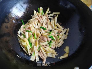 小竹笋炒肉的做法步骤：6