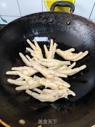 红烧鸡爪的做法步骤：3