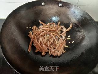 青椒炒蜂窝牛肚的做法步骤：3
