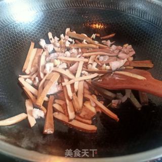 花菜炒香干肉丝的做法步骤：4