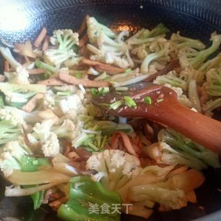 花菜炒香干肉丝的做法步骤：7
