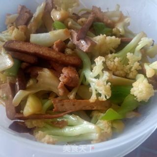 花菜炒香干肉丝的做法步骤：8