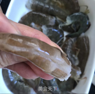 青椒虾仁炒饭的做法步骤：1