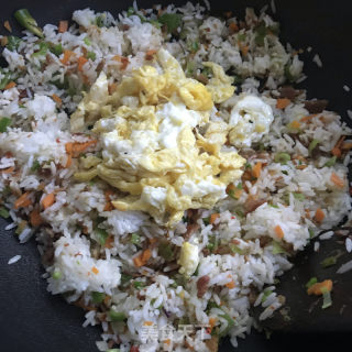 青椒虾仁炒饭的做法步骤：10
