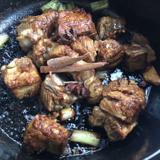 家常焖烧排骨的做法步骤：4