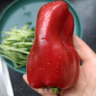 黄瓜彩椒拌精肉的做法步骤：9