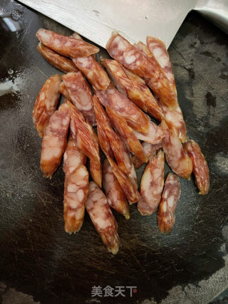 豆角炒腊肠的做法步骤：2