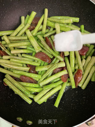 豆角炒腊肠的做法步骤：5
