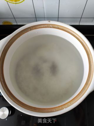 老少谐宜的青菜肉丝粥的做法步骤：1