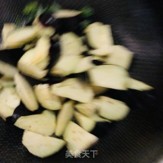 土豆胡萝卜烧茄子的做法步骤：7
