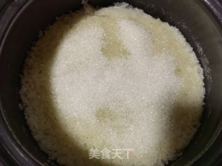 太阳瓜蒸糯米饭的做法步骤：2