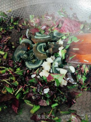 苋菜皮蛋的做法步骤：6