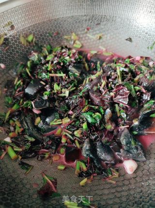 苋菜皮蛋的做法步骤：7