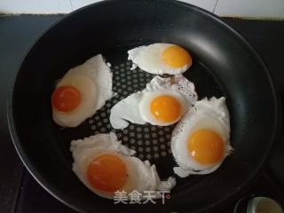 酱油荷包蛋的做法步骤：3