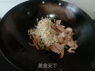 熏干豆芽炒腊肉的做法步骤：3