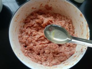胡萝卜猪肉水饺的做法步骤：3