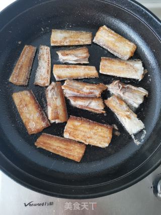 酥焖带鱼的做法步骤：2