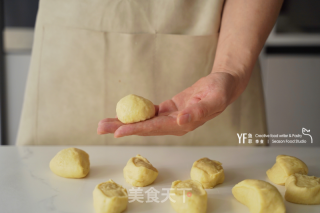 黄油蒜香小面包的做法步骤：2