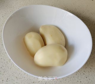 焦香土豆的做法步骤：1