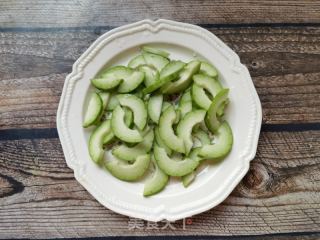 小米椒蒜泥拌菜瓜的做法步骤：3