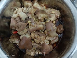 香辣焖猪蹄的做法步骤：5