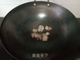 黑木耳炒腊肉的做法步骤：2