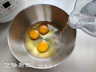嫩滑蒸蛋羹的做法步骤：2