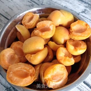 糖水杏罐头的做法步骤：4