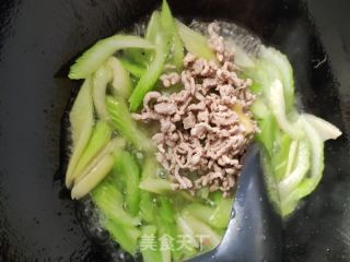 西芹炒肉丝的做法步骤：5