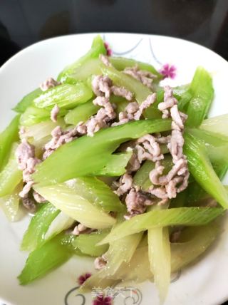 西芹炒肉丝的做法步骤：7