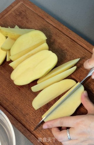 迷迭香烤薯角的做法步骤：2