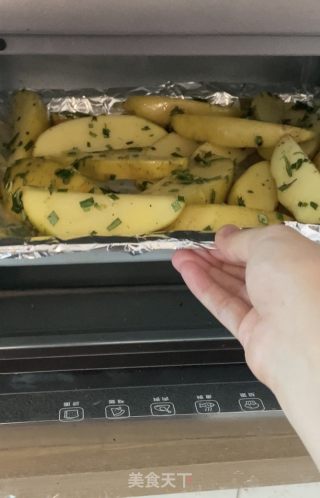 迷迭香烤薯角的做法步骤：6
