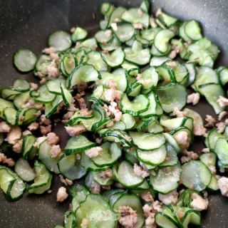 肉末黄瓜的做法步骤：12