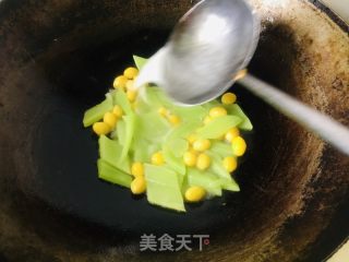 莴笋炒银杏果的做法步骤：10