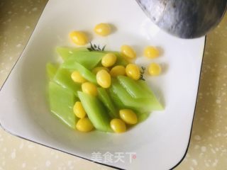 莴笋炒银杏果的做法步骤：12