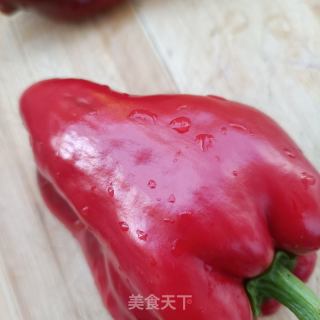 白玉菇菜椒炒鹿心的做法步骤：1