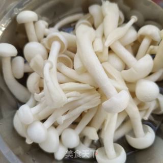白玉菇菜椒炒鹿心的做法步骤：3