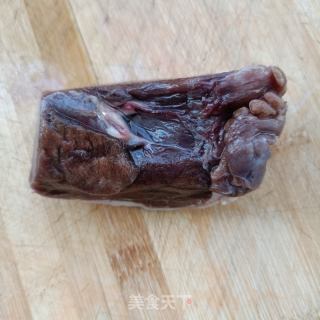 白玉菇菜椒炒鹿心的做法步骤：4