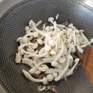 白玉菇菜椒炒鹿心的做法步骤：9