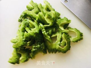 凉拌苦瓜的做法步骤：2