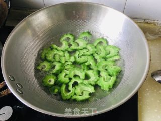 凉拌苦瓜的做法步骤：4