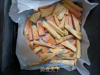 空气炸锅烤地瓜条的做法步骤：4
