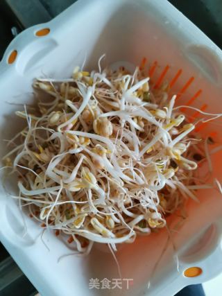 豆芽牛肉炒米粉的做法步骤：3