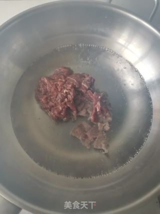 豆芽牛肉炒米粉的做法步骤：4